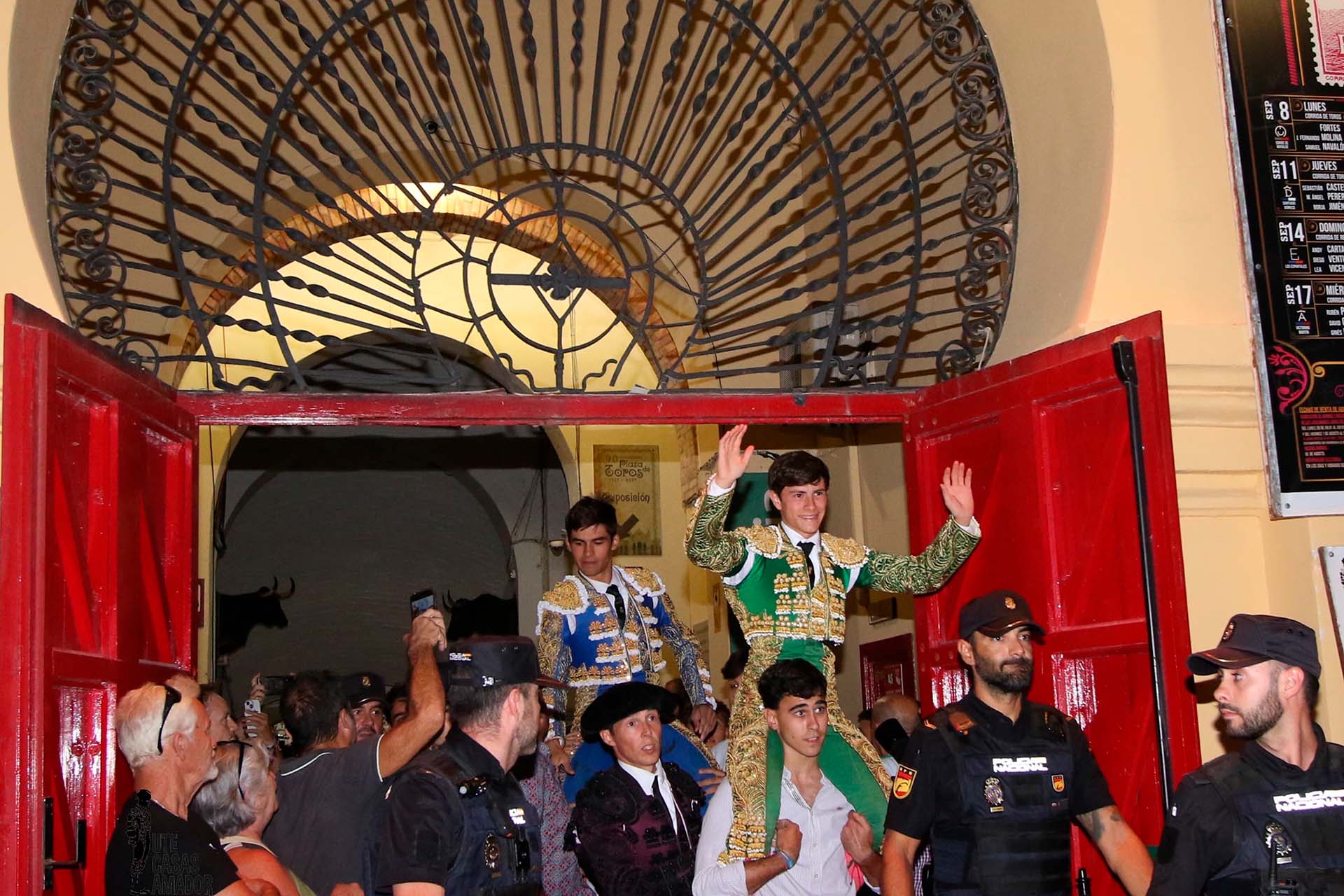 Manuel Caballero y Aarón Palacio, a hombros en la segunda de Albacete