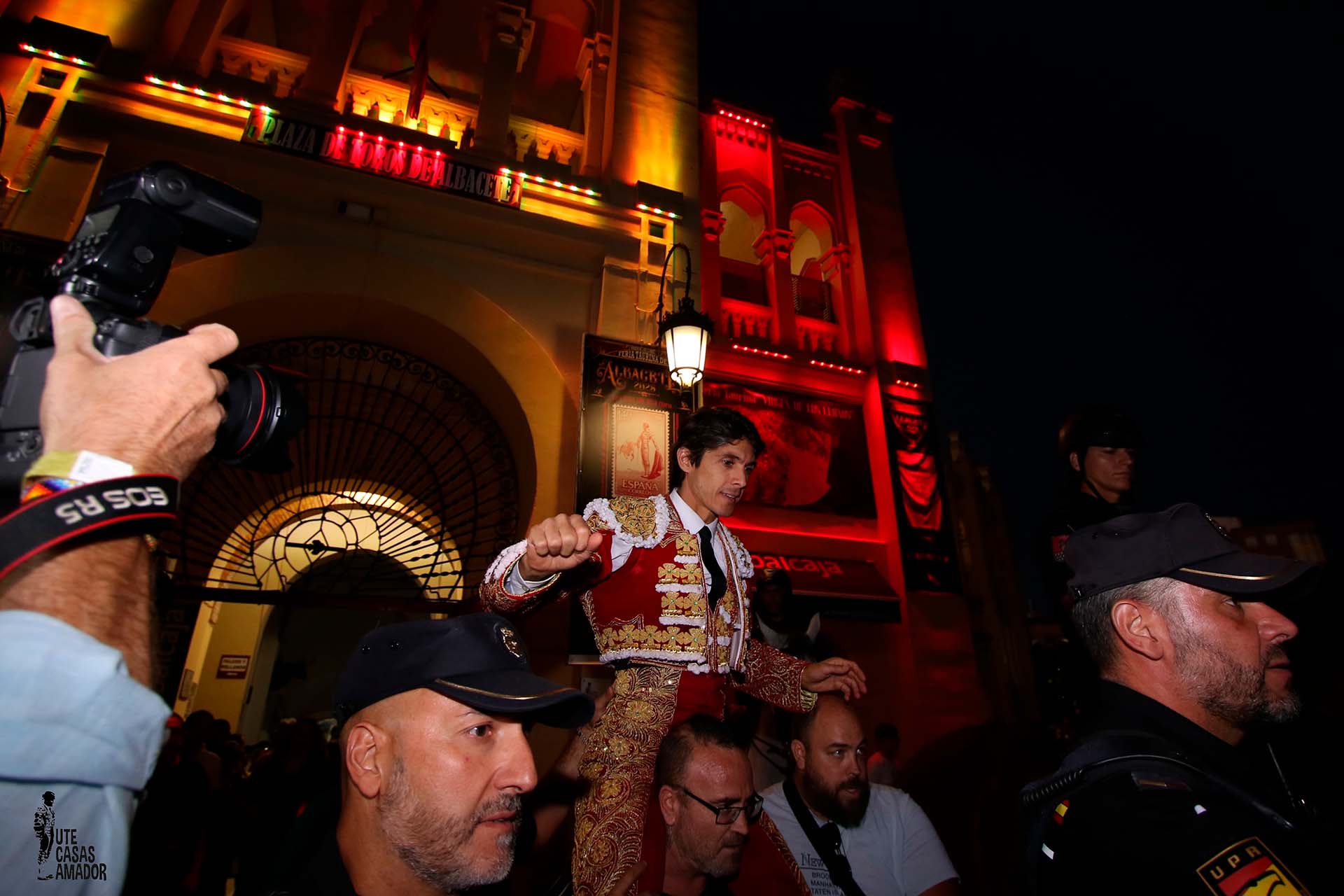 Sebastián Castella, a hombros en Albacete
